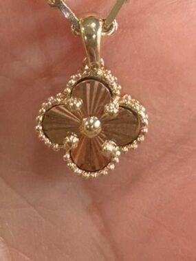 14K Gold Four-Leaf Clover Pendant Necklace - Elegant Floral Charm